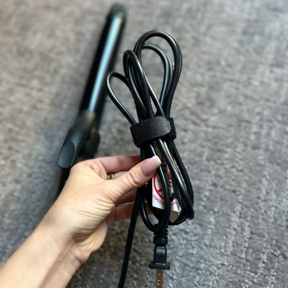 Bio Ionic long barrel Curling Iron - Picture 4 of 4